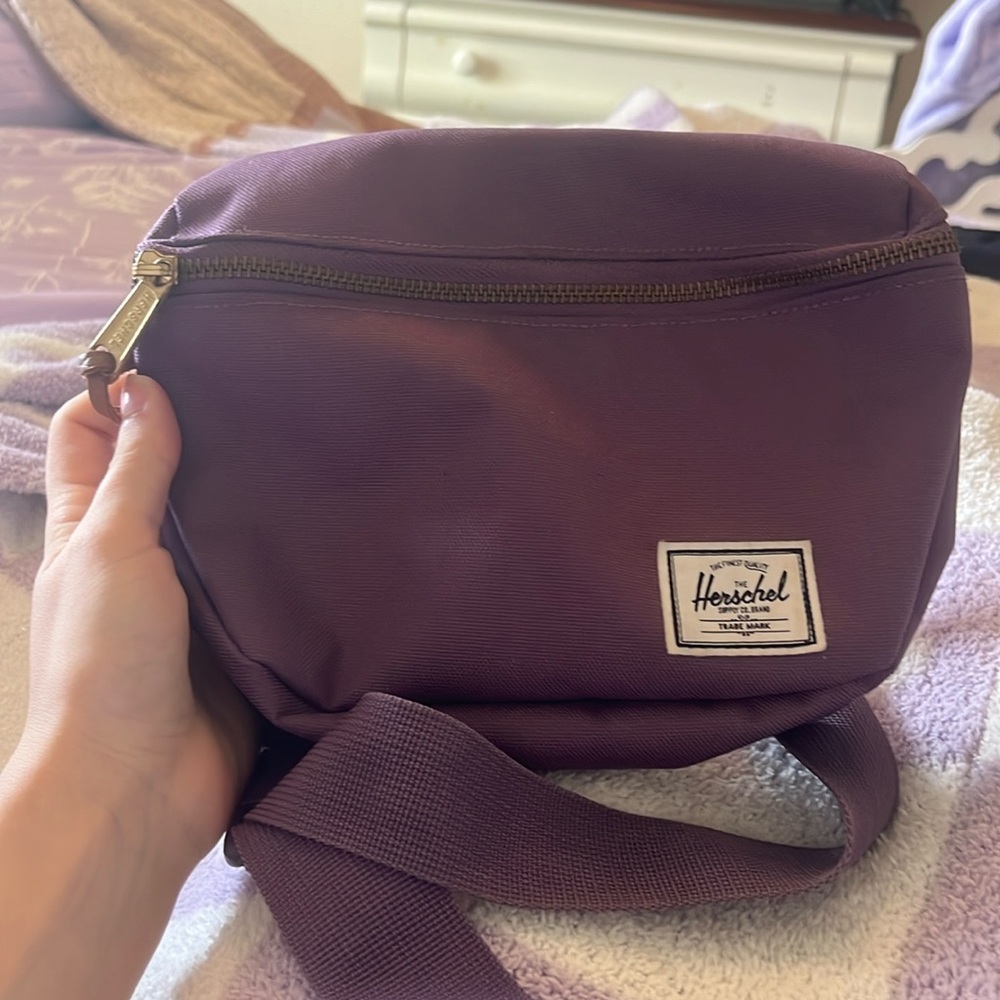 Like new herschel fanny pack